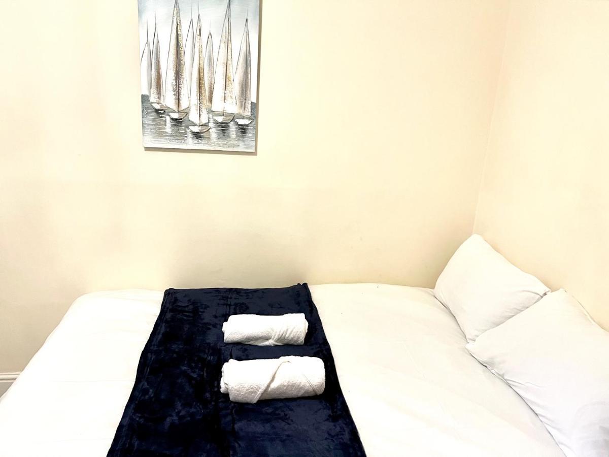 Aldgate Holiday Rooms ลอนดอน ภายนอก รูปภาพ