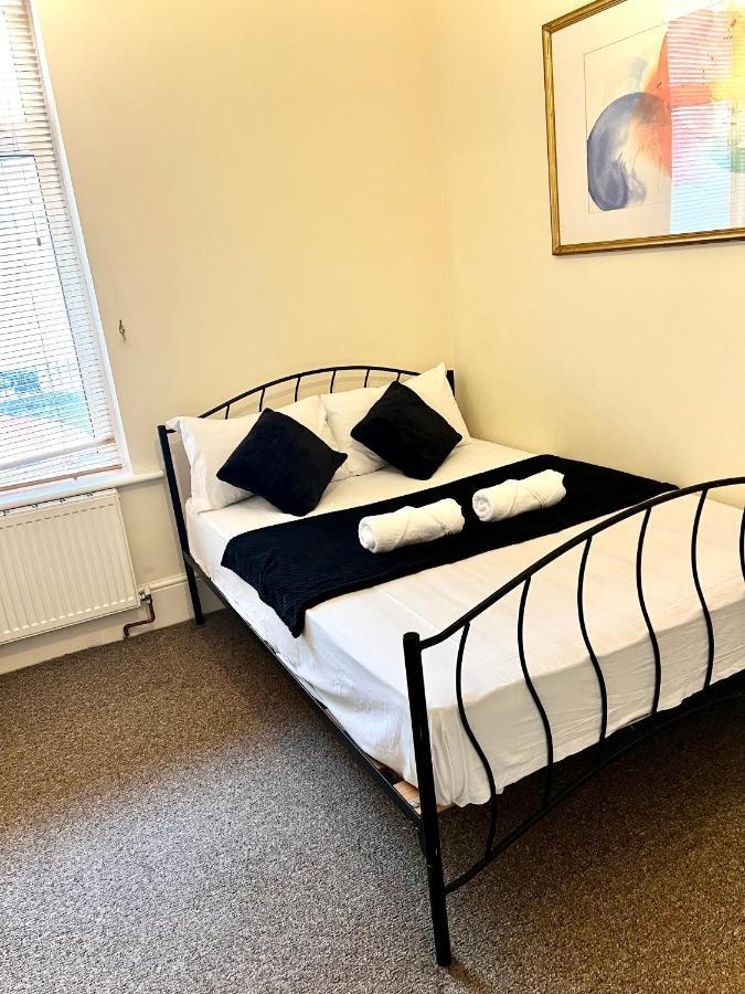 Aldgate Holiday Rooms ลอนดอน ภายนอก รูปภาพ